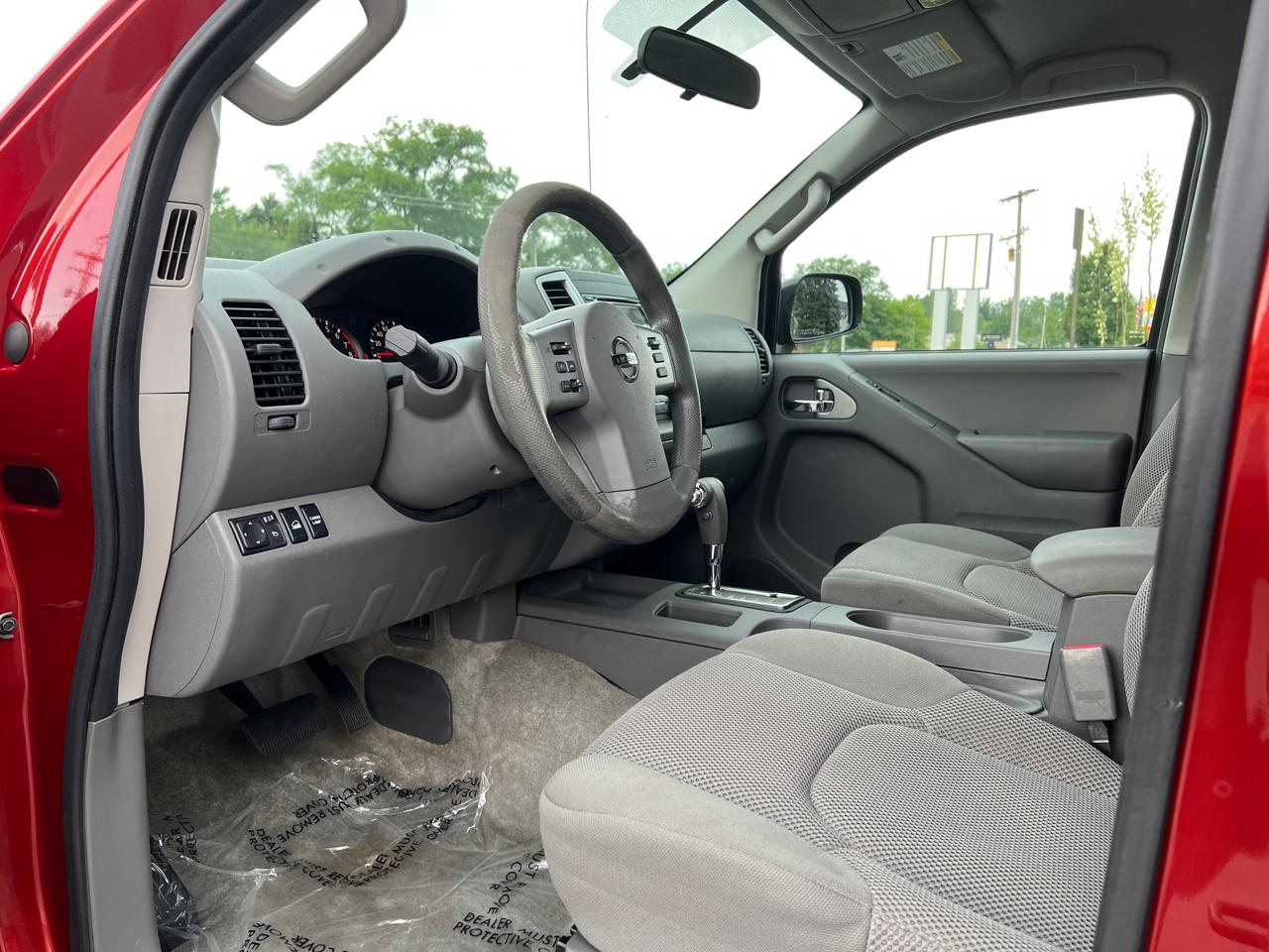 Nissan Frontier SV Crew Cab 5AT 4WD 2016