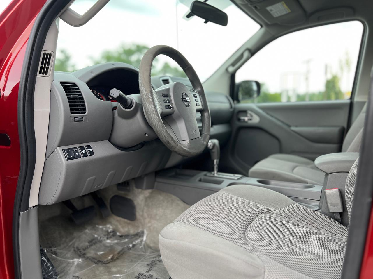 Nissan Frontier SV Crew Cab 5AT 4WD 2016