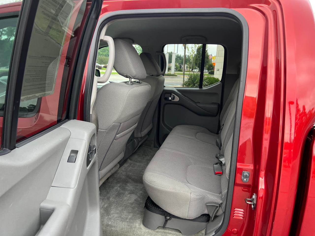 Nissan Frontier SV Crew Cab 5AT 4WD 2016