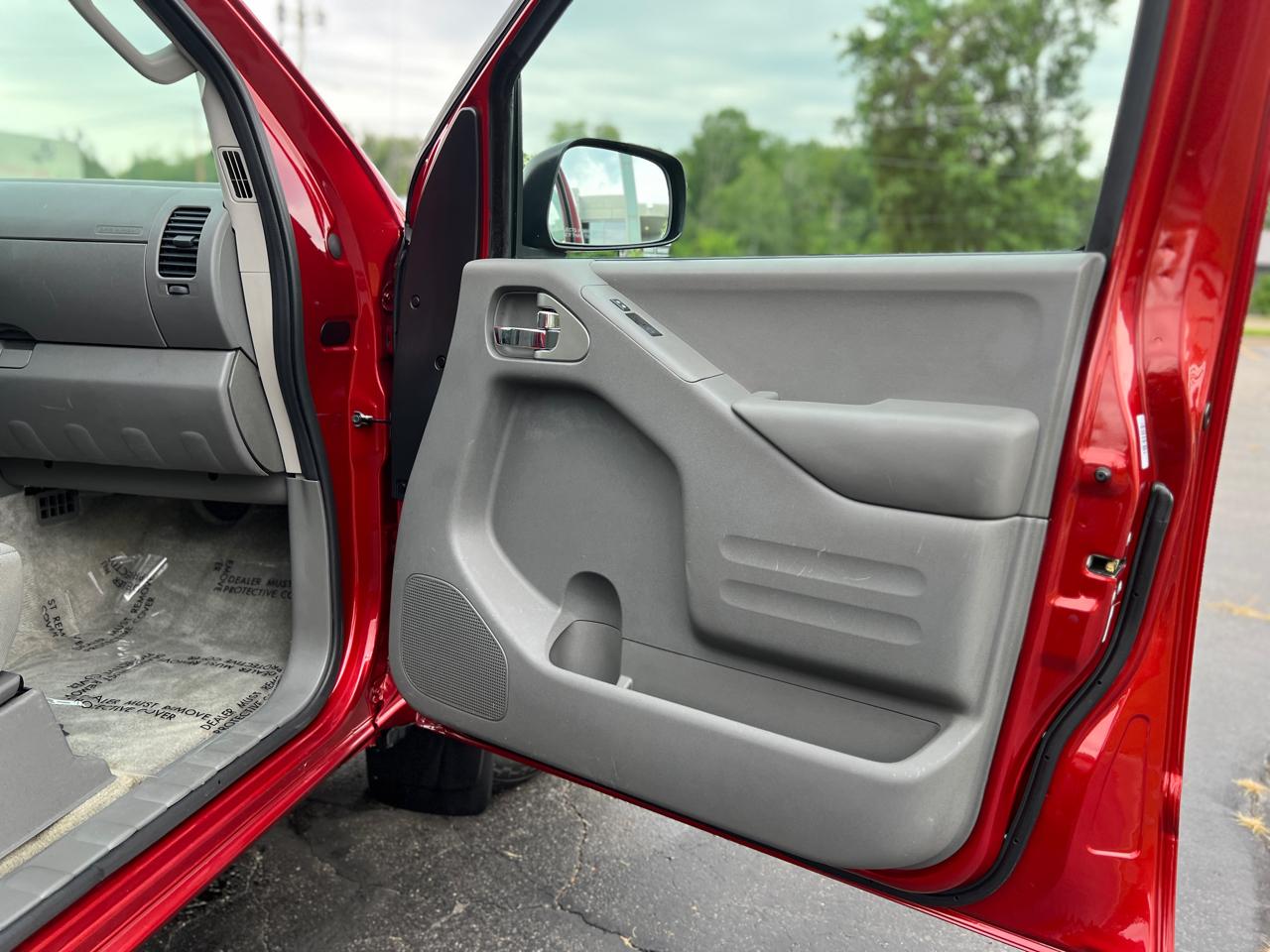 Nissan Frontier SV Crew Cab 5AT 4WD 2016