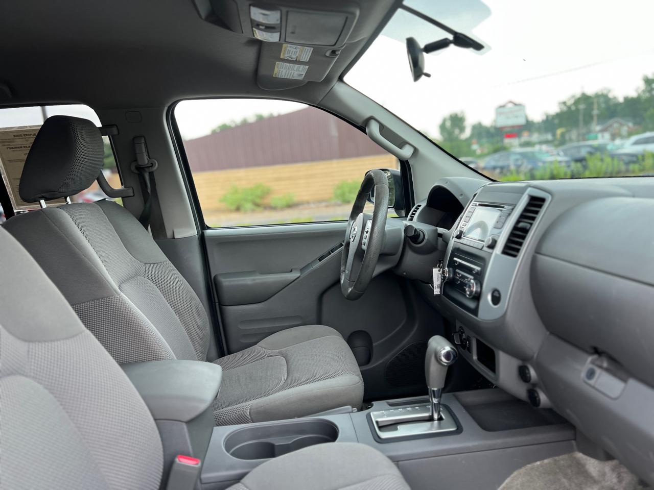 Nissan Frontier SV Crew Cab 5AT 4WD 2016