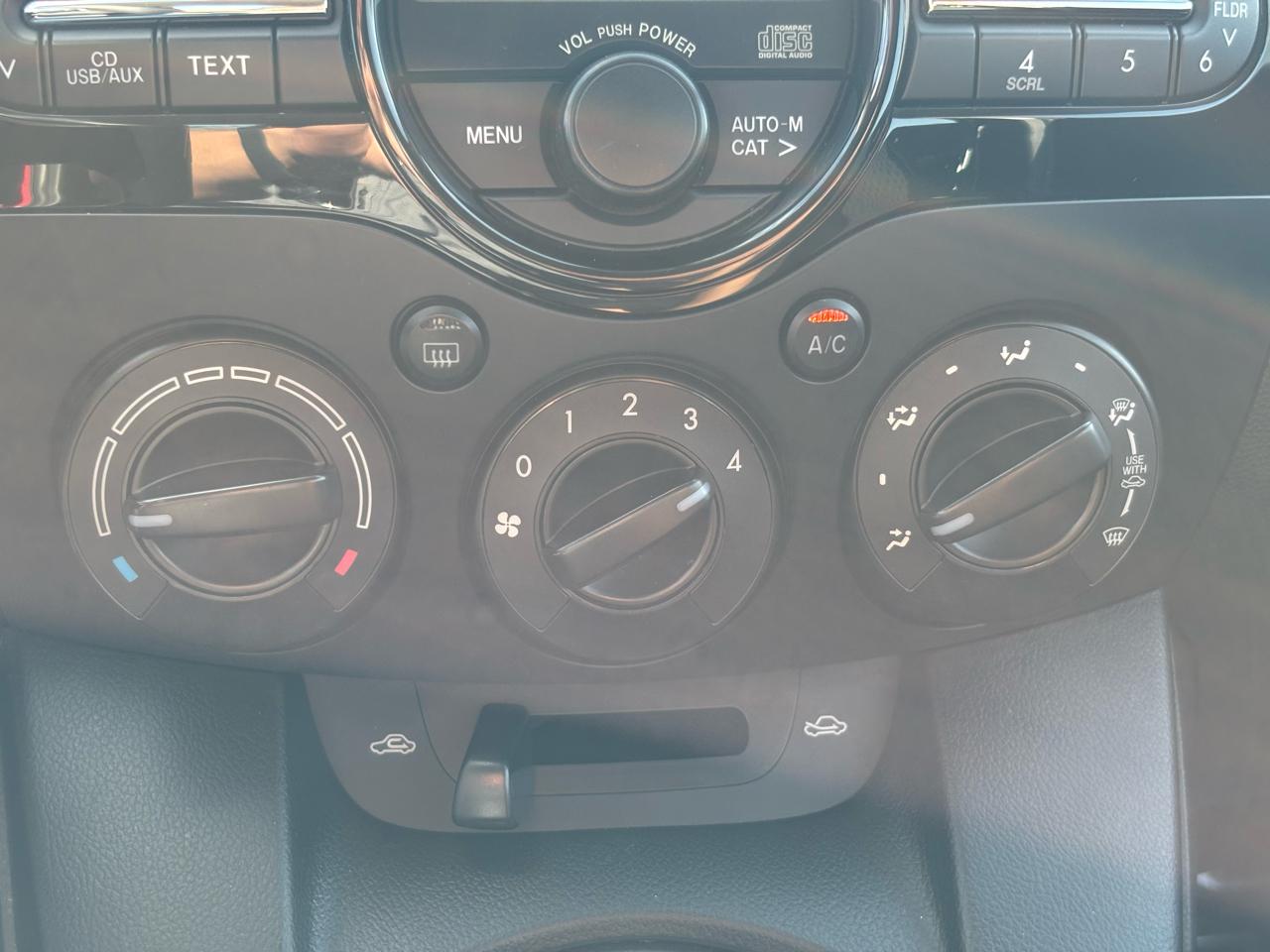 Mazda MAZDA2 Touring 2013
