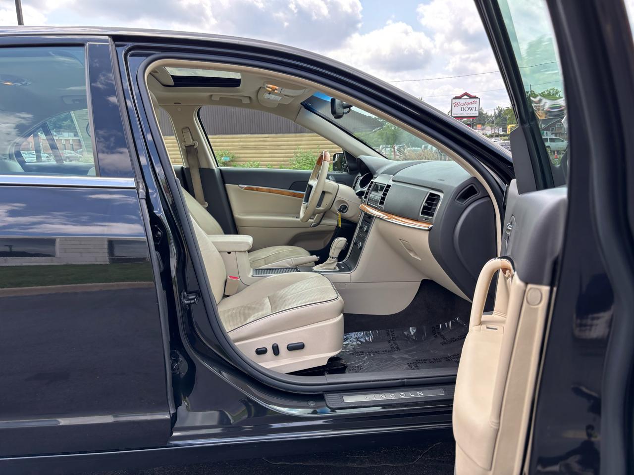 Lincoln MKZ AWD 2011