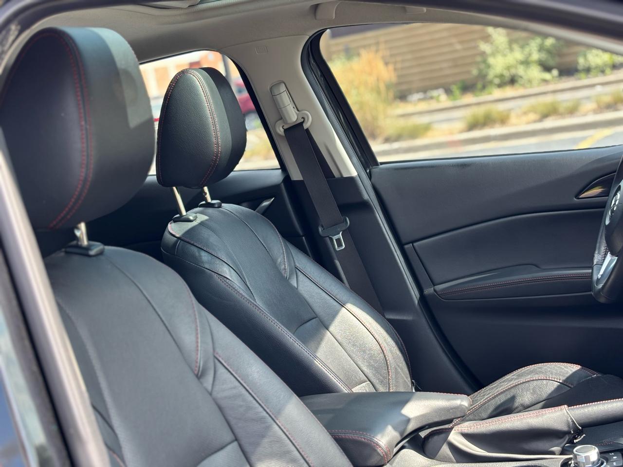 Mazda MAZDA3 s Grand Touring AT 5-Door 2016