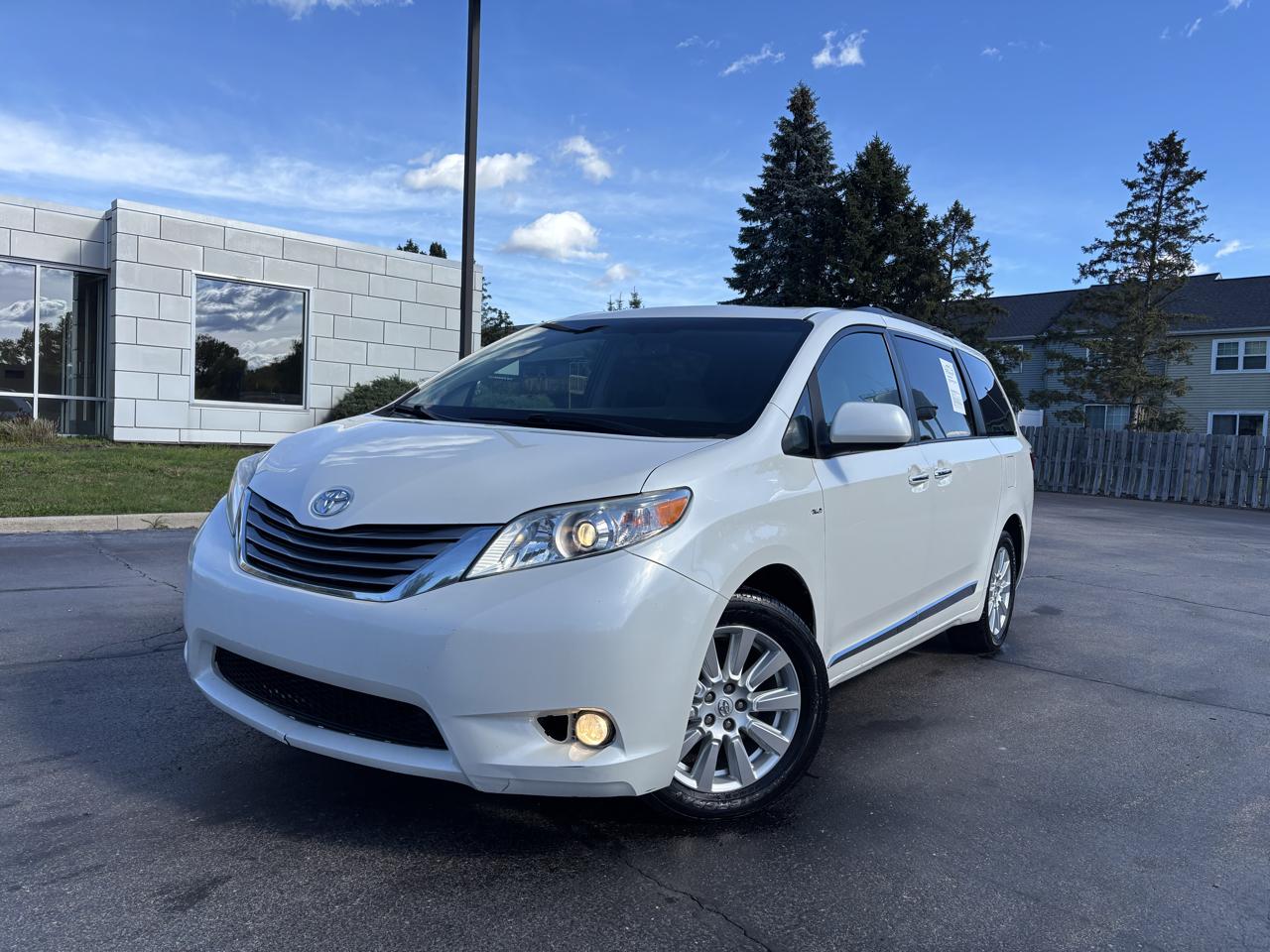 Toyota Sienna photo 3