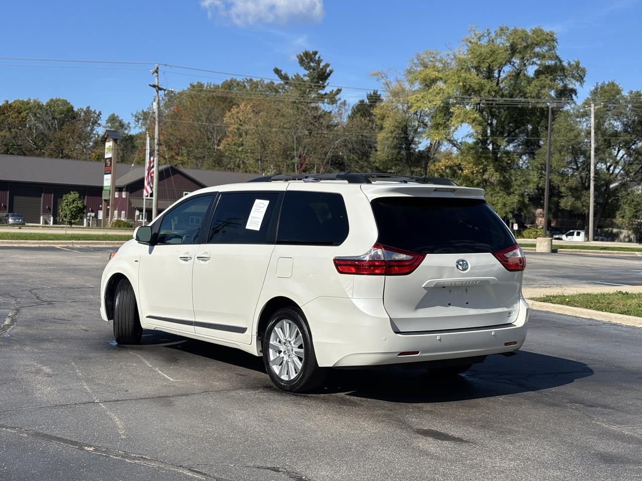 Toyota Sienna photo 6