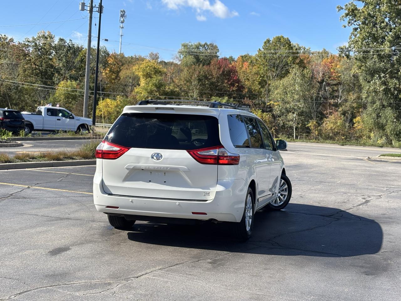 Toyota Sienna photo 8