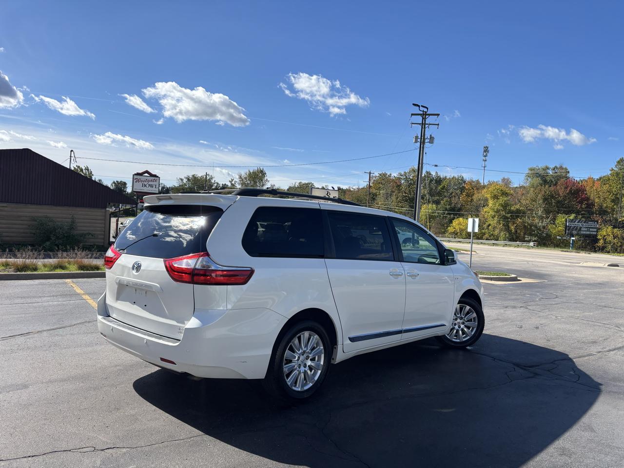 Toyota Sienna photo 9