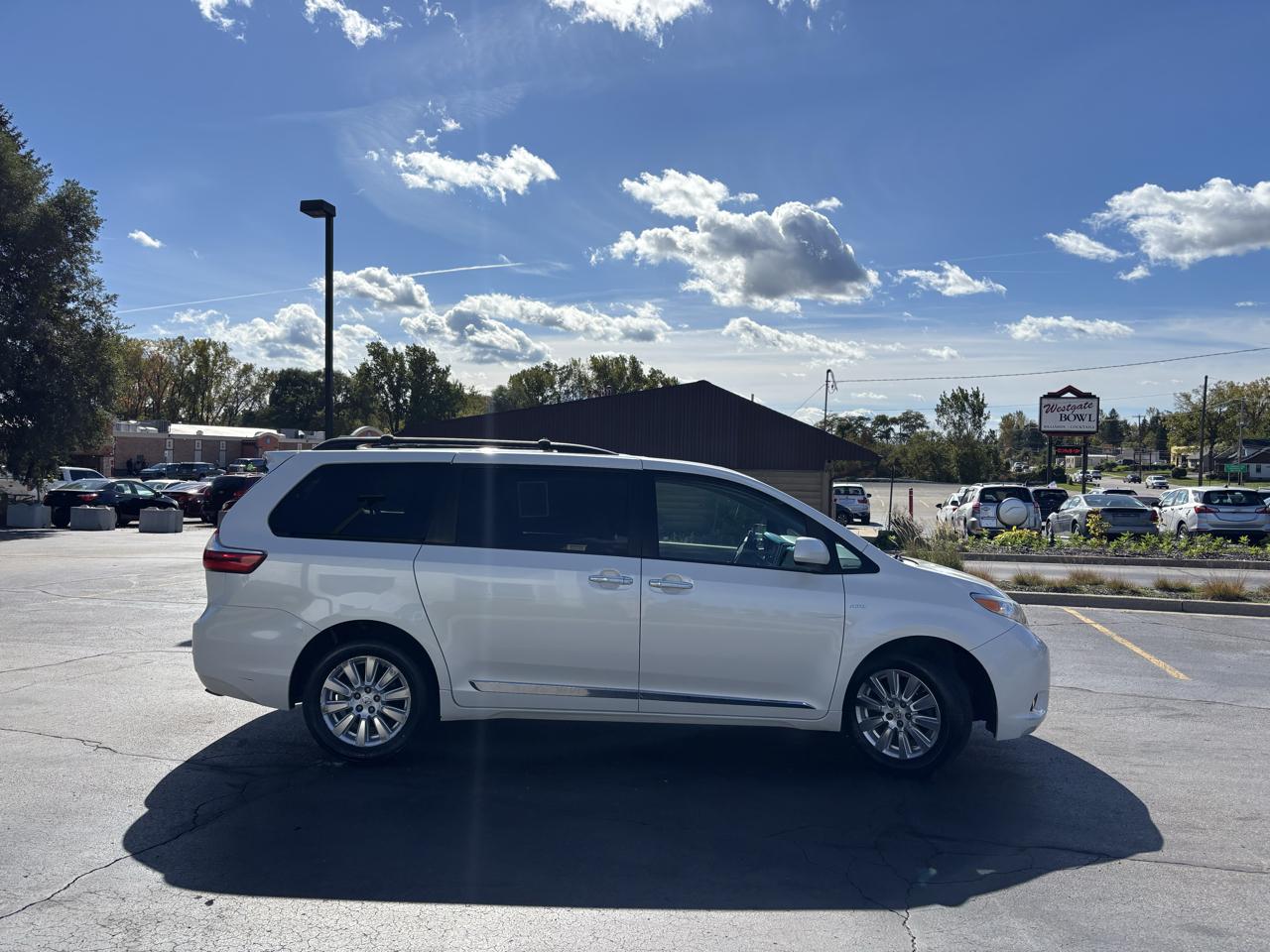 Toyota Sienna photo 10