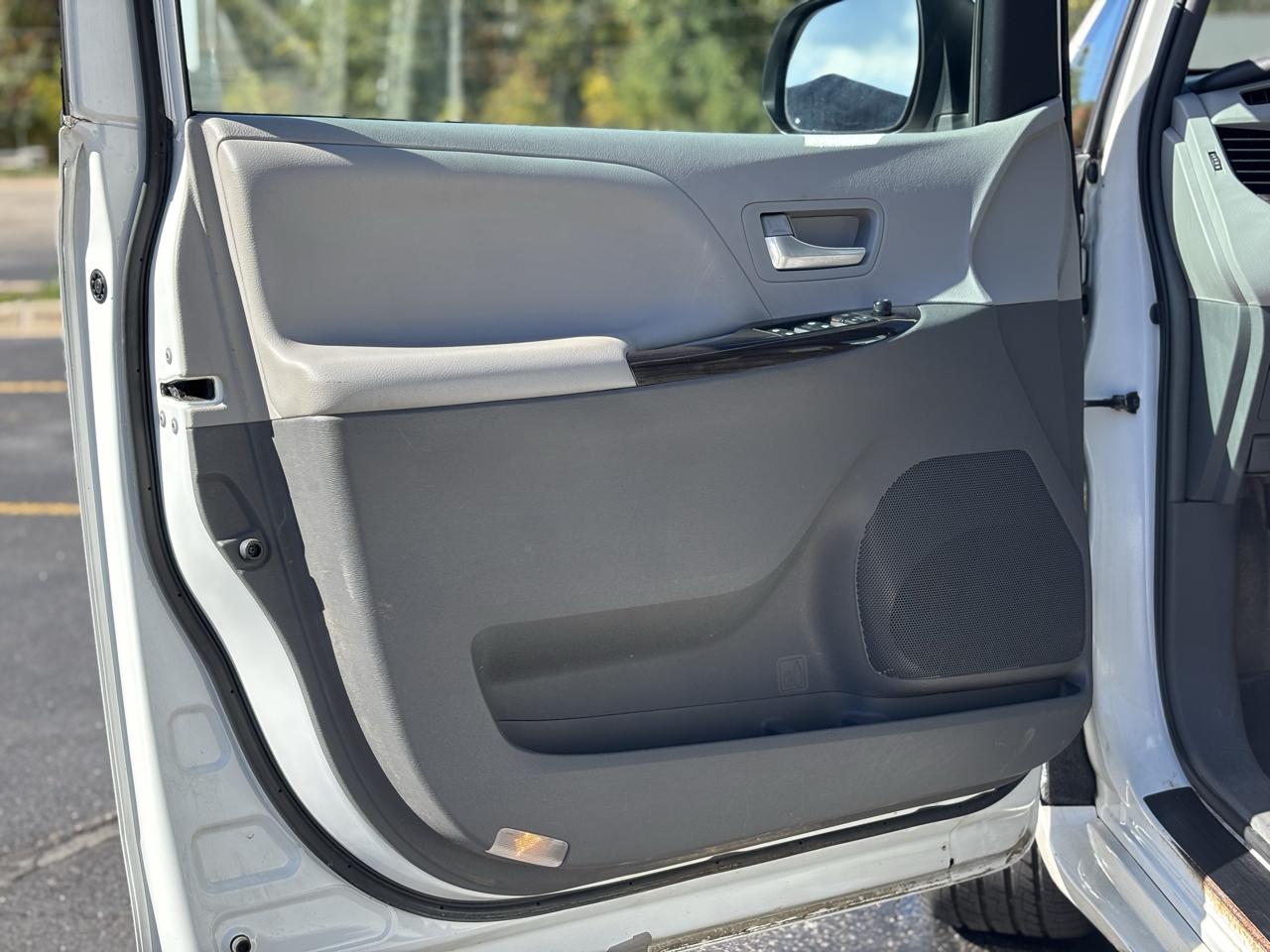 Toyota Sienna photo 14