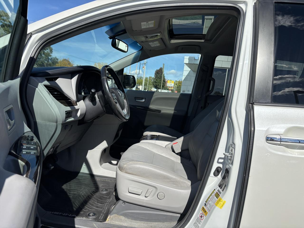 Toyota Sienna photo 15