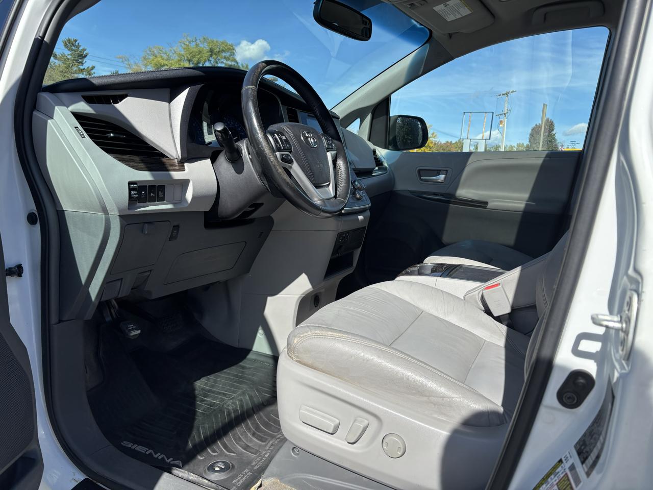 Toyota Sienna photo 16
