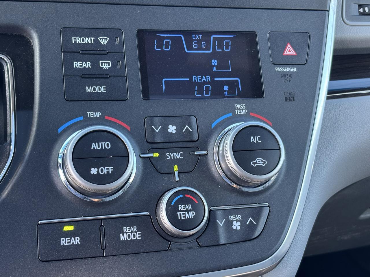 Toyota Sienna photo 27