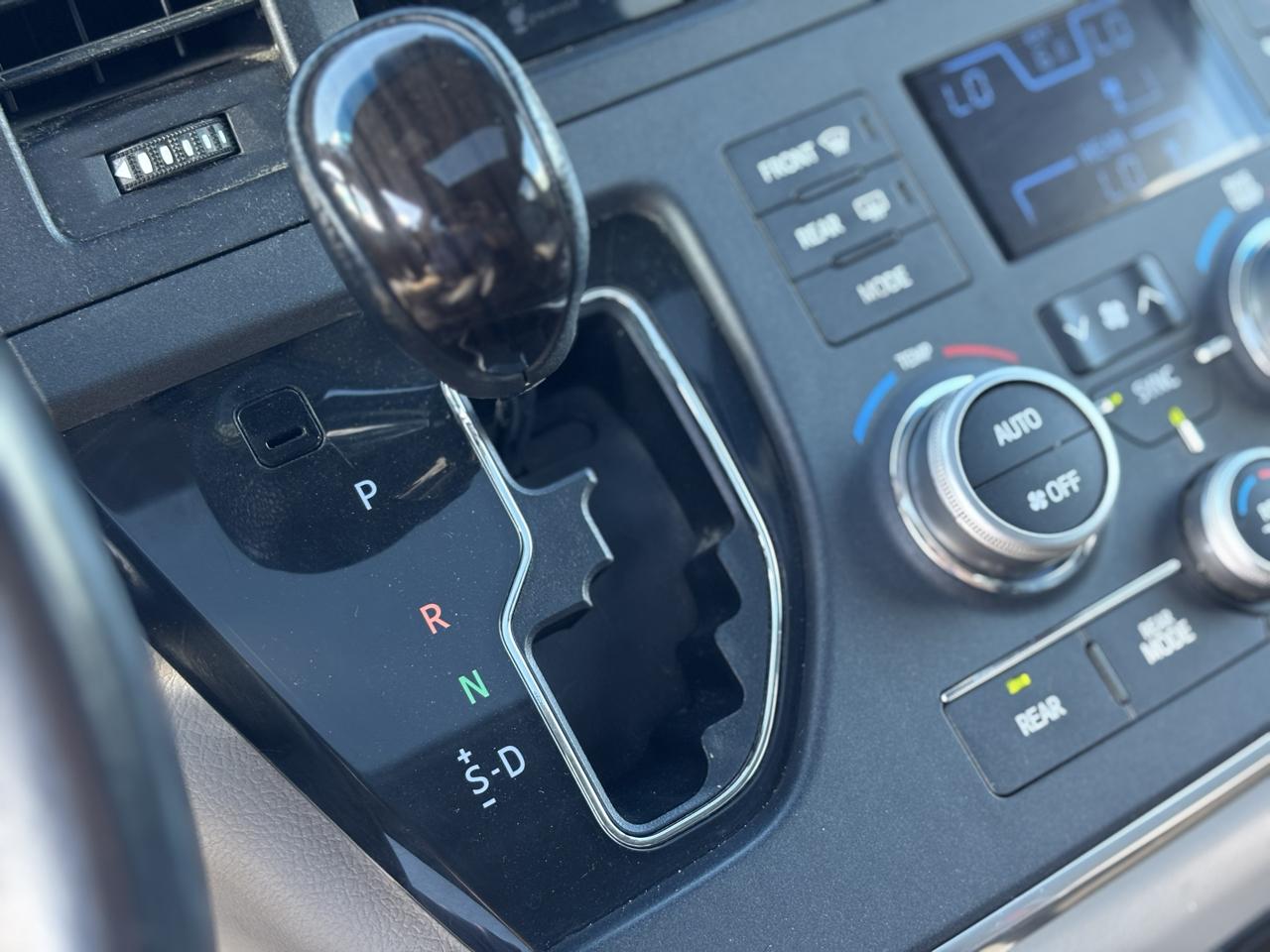 Toyota Sienna photo 28