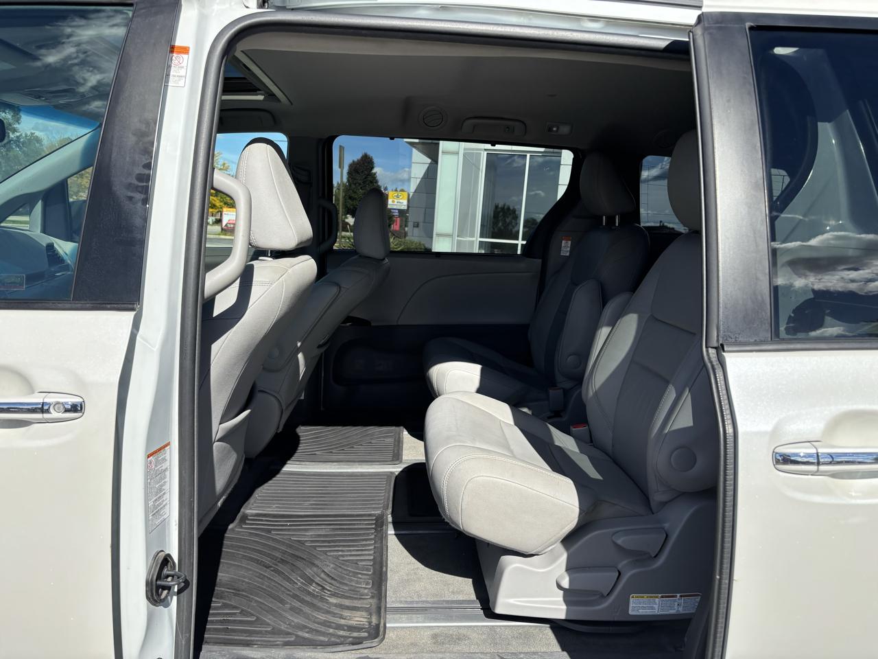 Toyota Sienna photo 31
