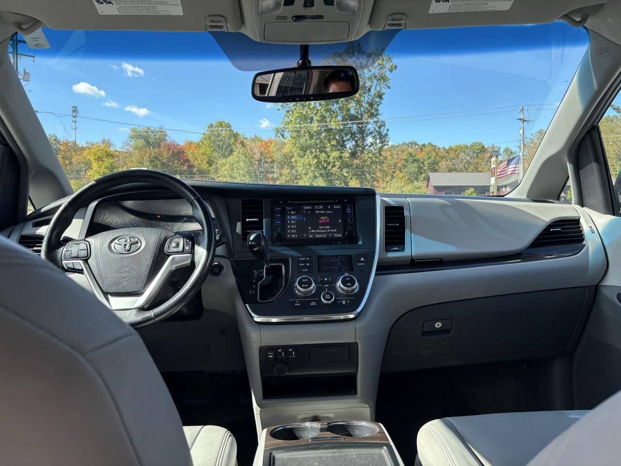 Toyota Sienna photo 32