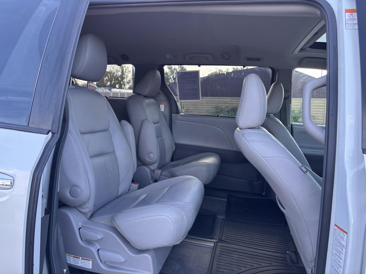 Toyota Sienna photo 35