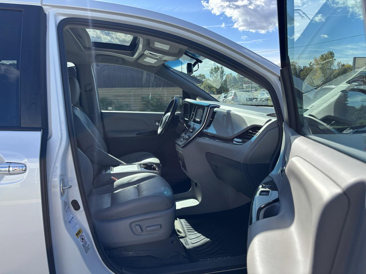 Toyota Sienna photo 39
