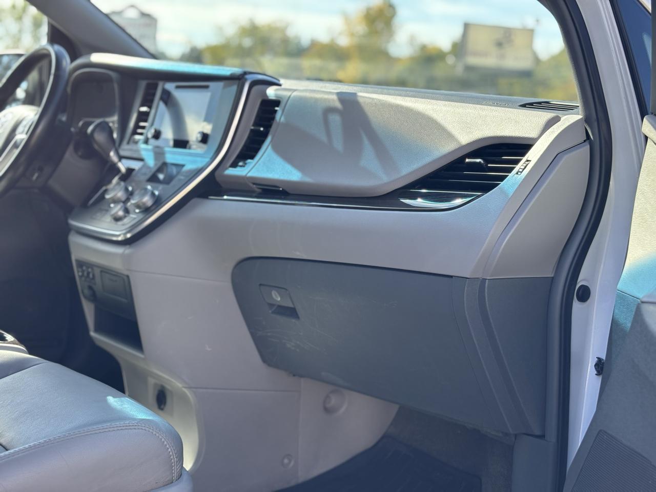 Toyota Sienna photo 40