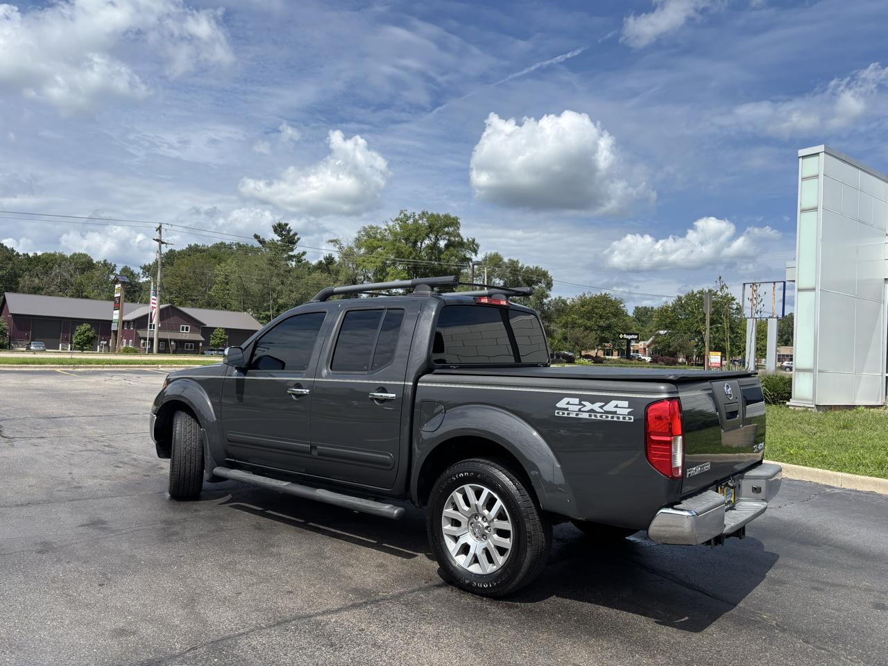 Nissan Frontier SL Crew Cab 4WD 2011
