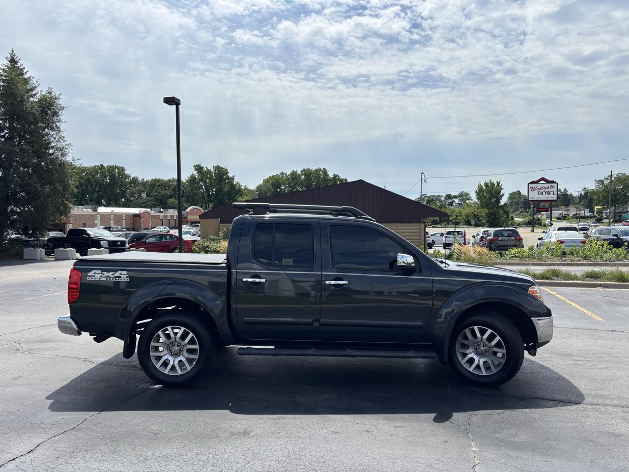 Nissan Frontier SL Crew Cab 4WD 2011