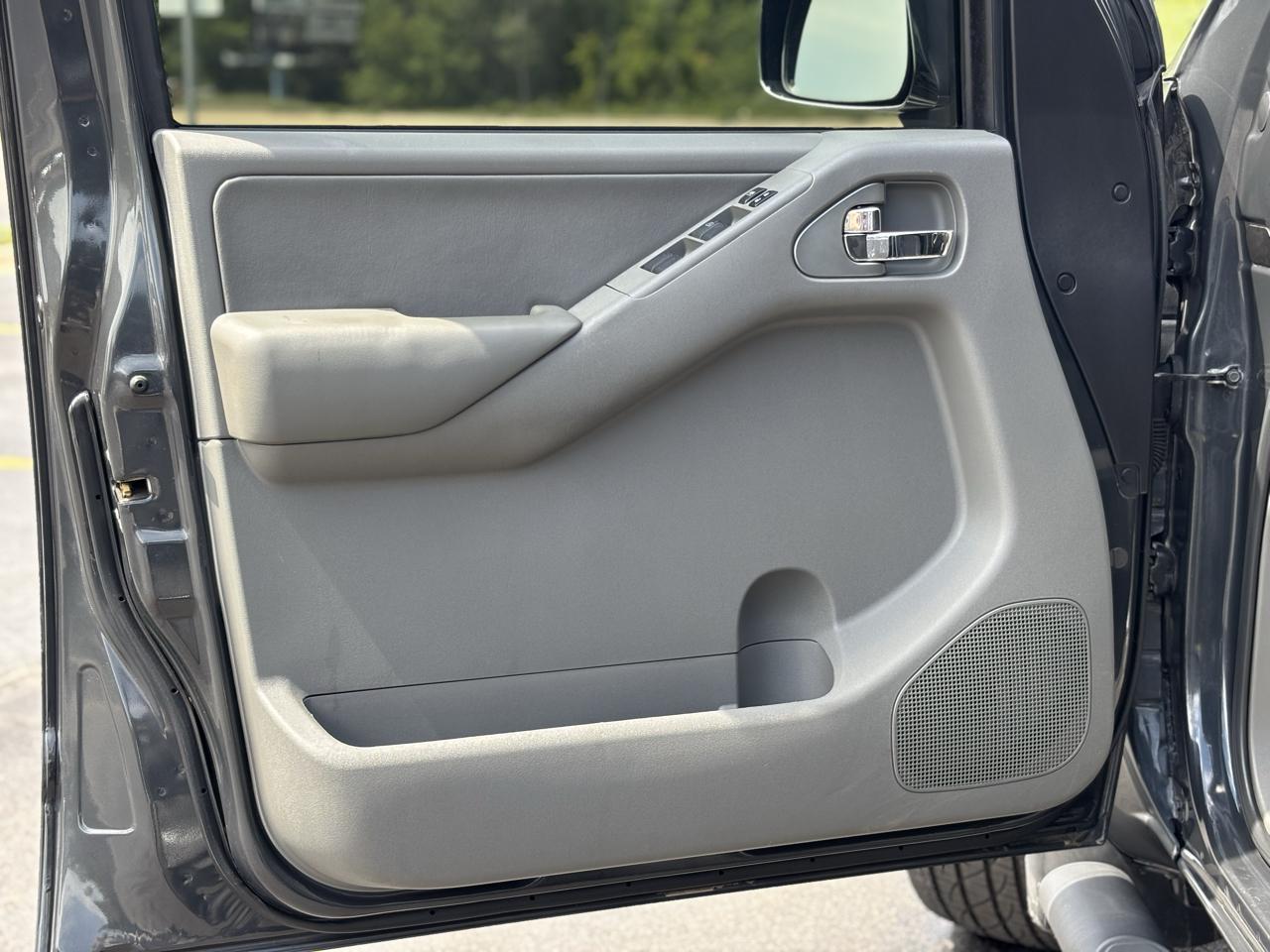 Nissan Frontier SL Crew Cab 4WD 2011