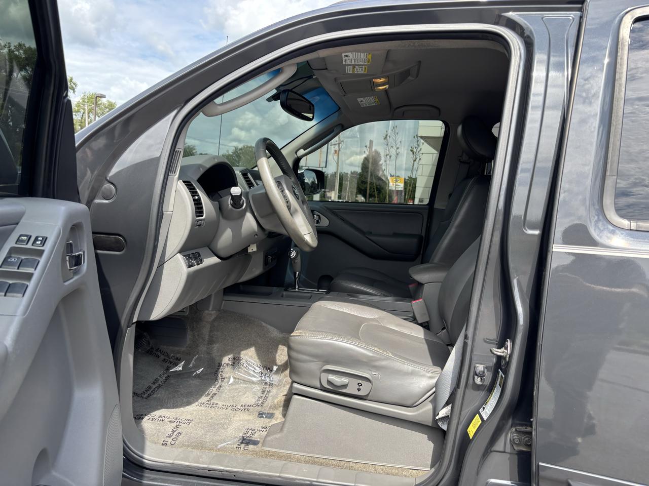Nissan Frontier SL Crew Cab 4WD 2011