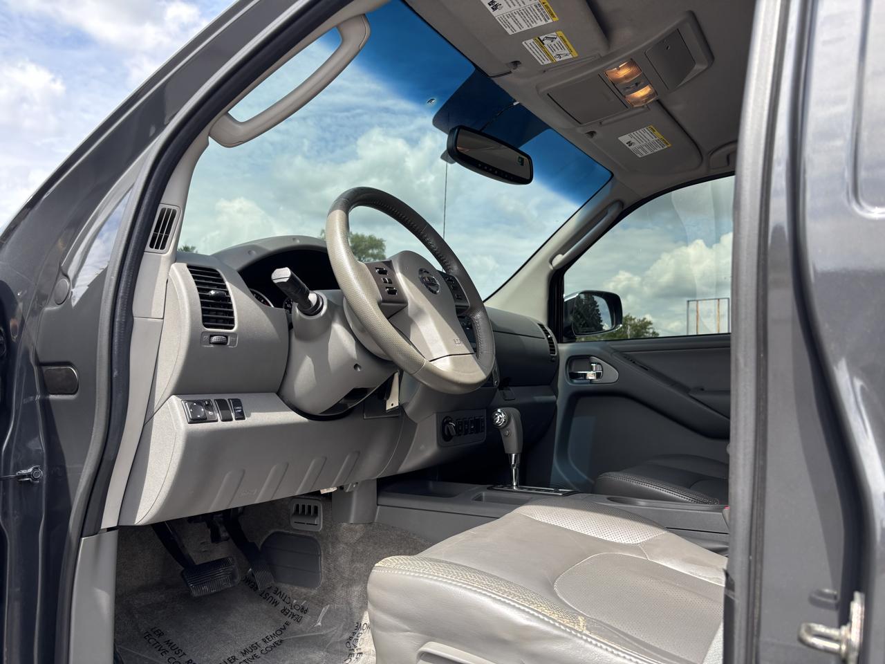 Nissan Frontier SL Crew Cab 4WD 2011