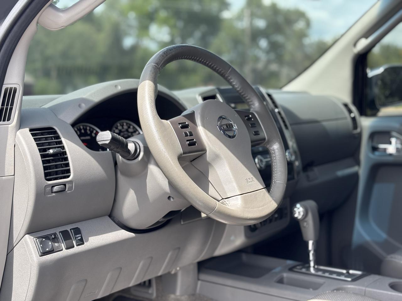 Nissan Frontier SL Crew Cab 4WD 2011