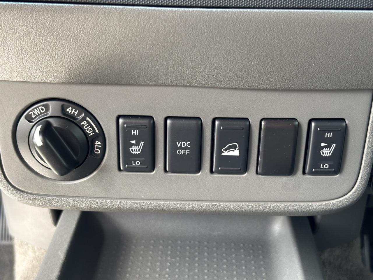 Nissan Frontier SL Crew Cab 4WD 2011