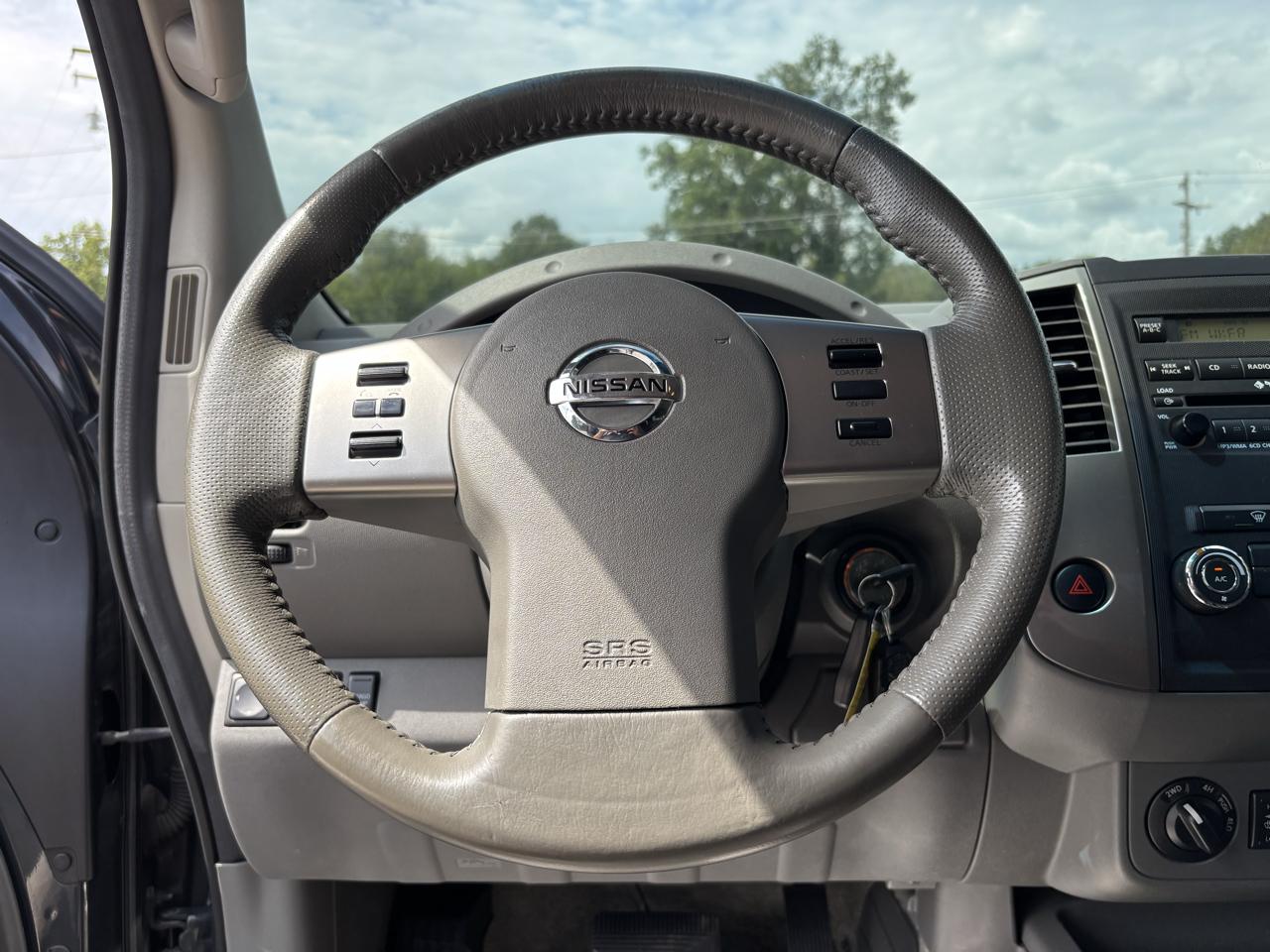 Nissan Frontier SL Crew Cab 4WD 2011
