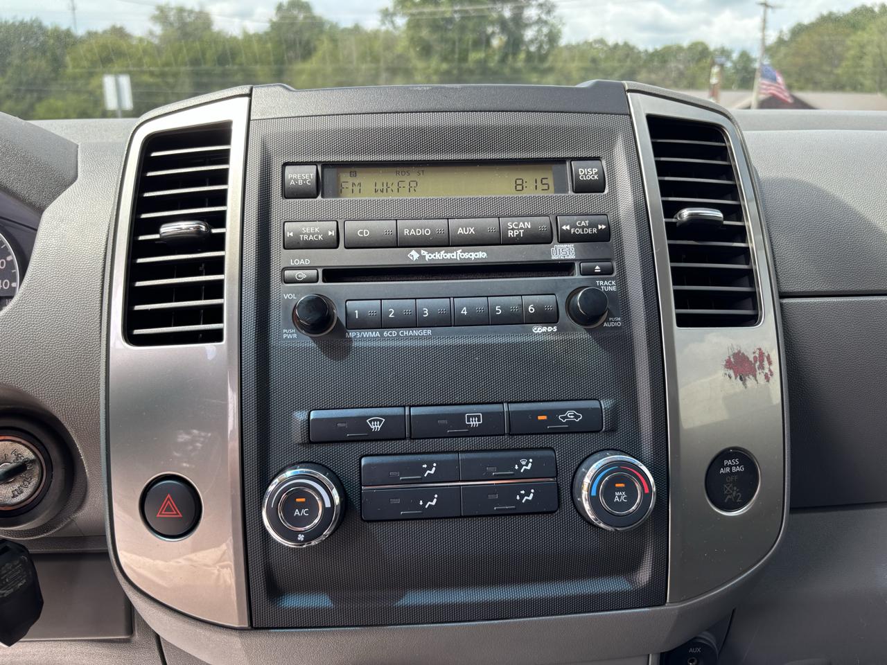 Nissan Frontier SL Crew Cab 4WD 2011