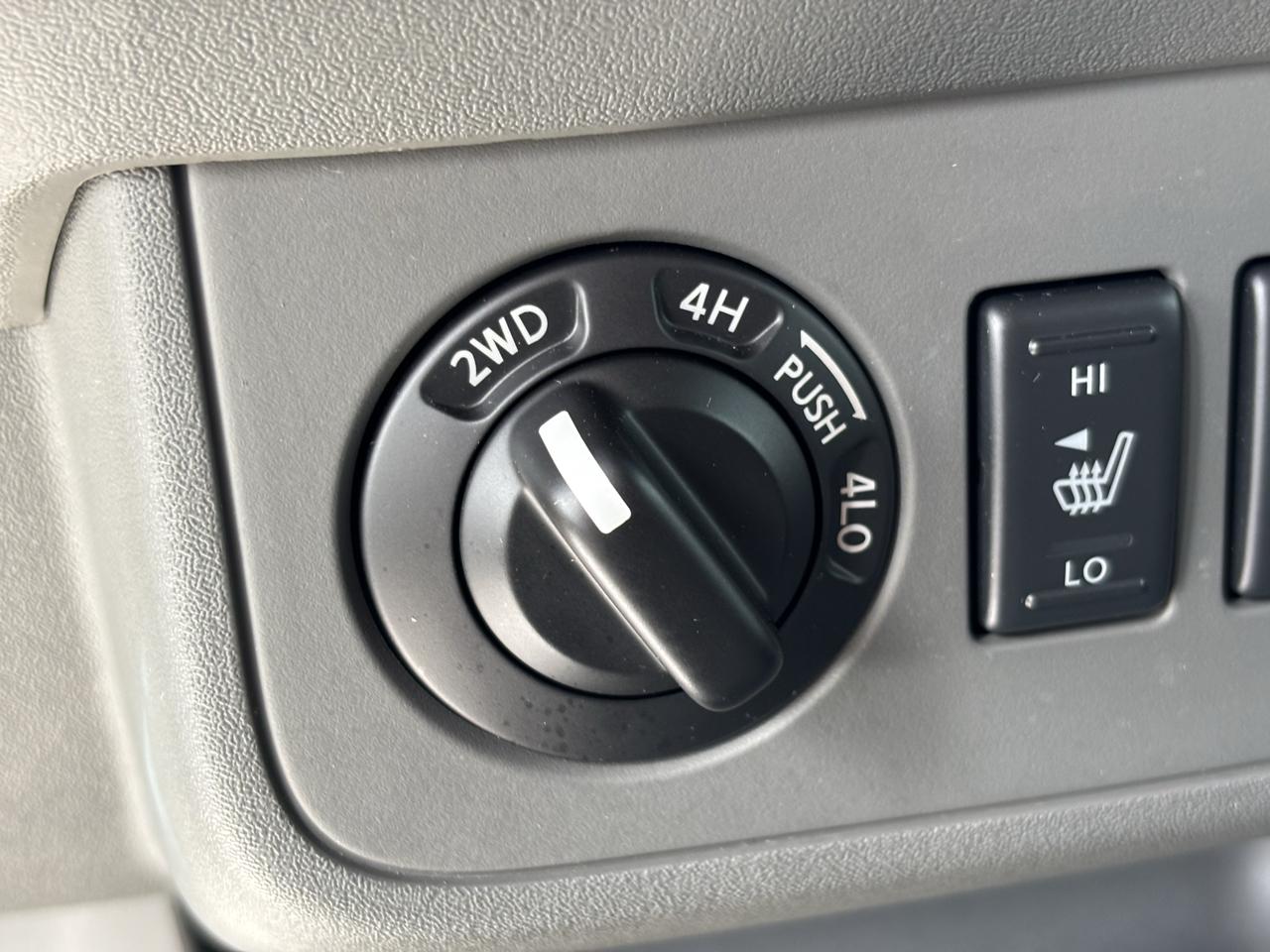 Nissan Frontier SL Crew Cab 4WD 2011