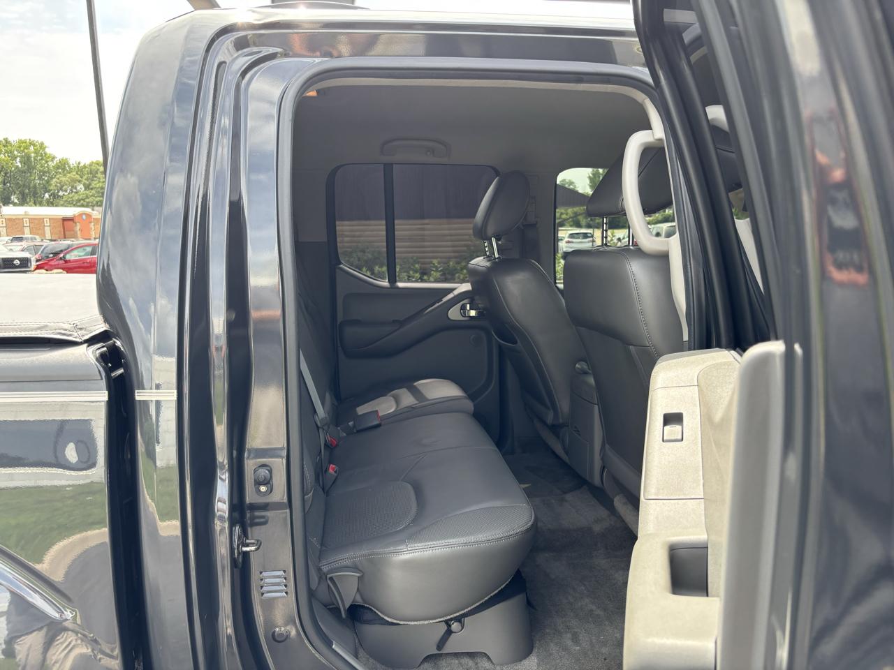 Nissan Frontier SL Crew Cab 4WD 2011