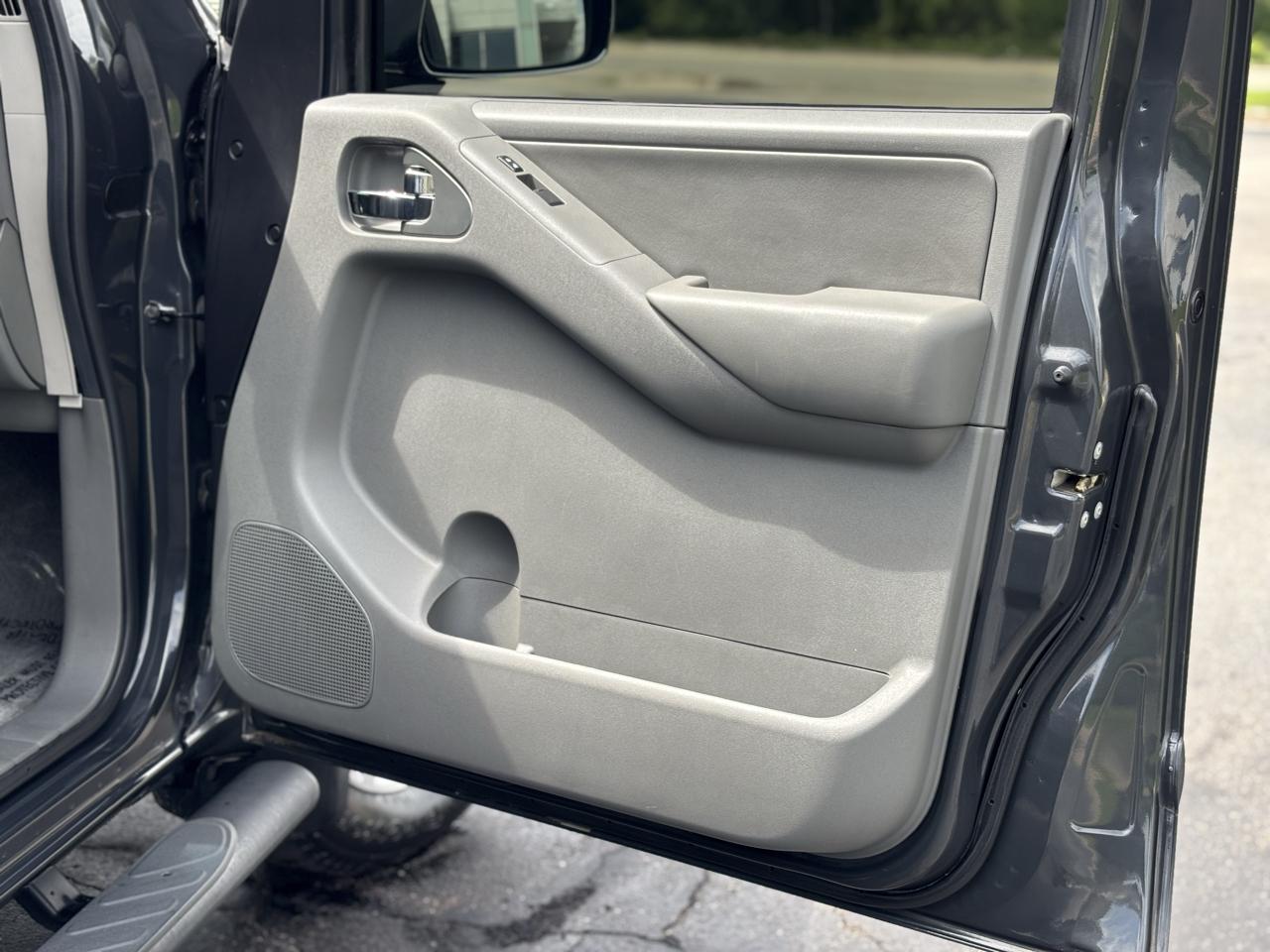 Nissan Frontier SL Crew Cab 4WD 2011