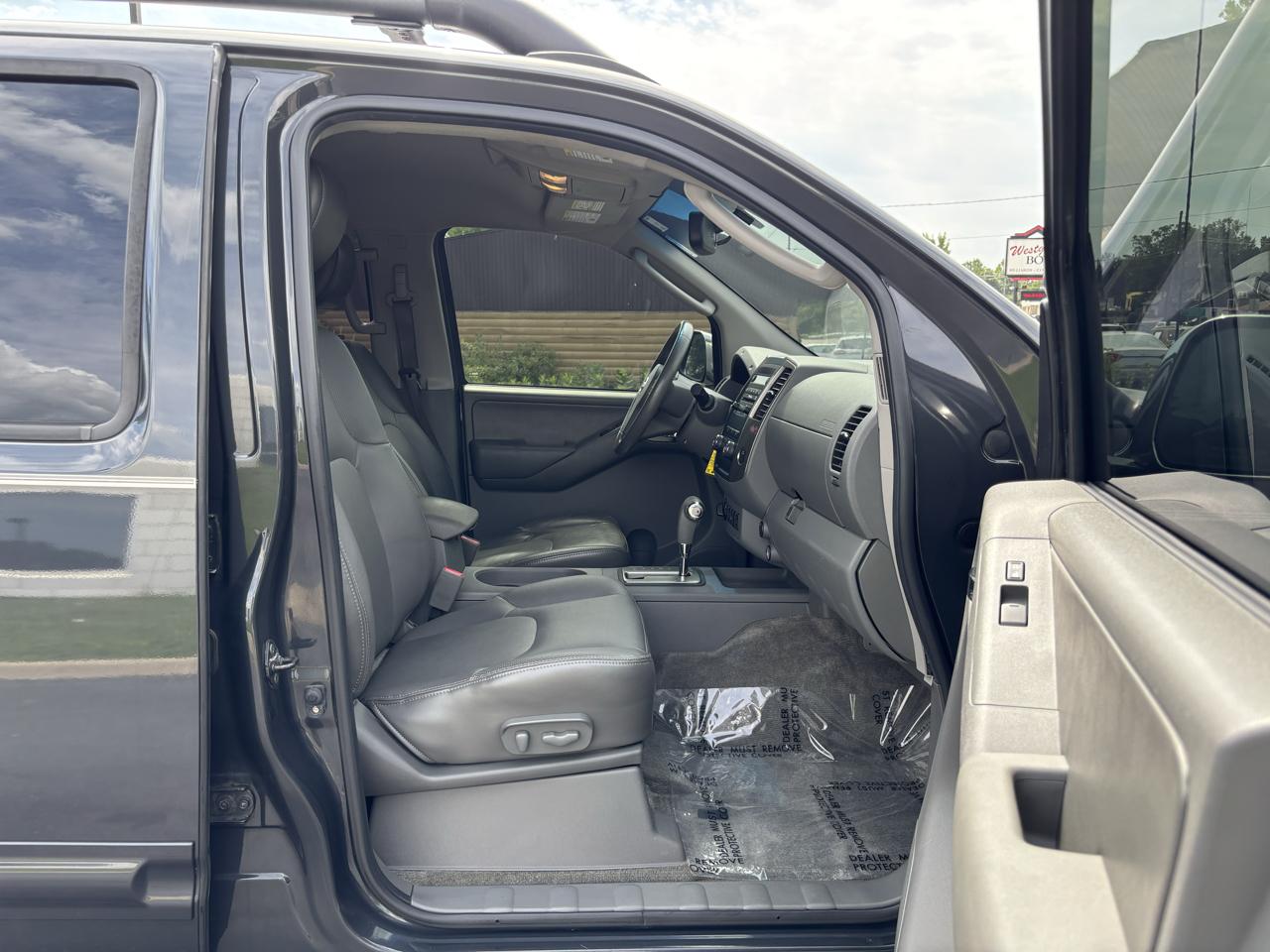 Nissan Frontier SL Crew Cab 4WD 2011
