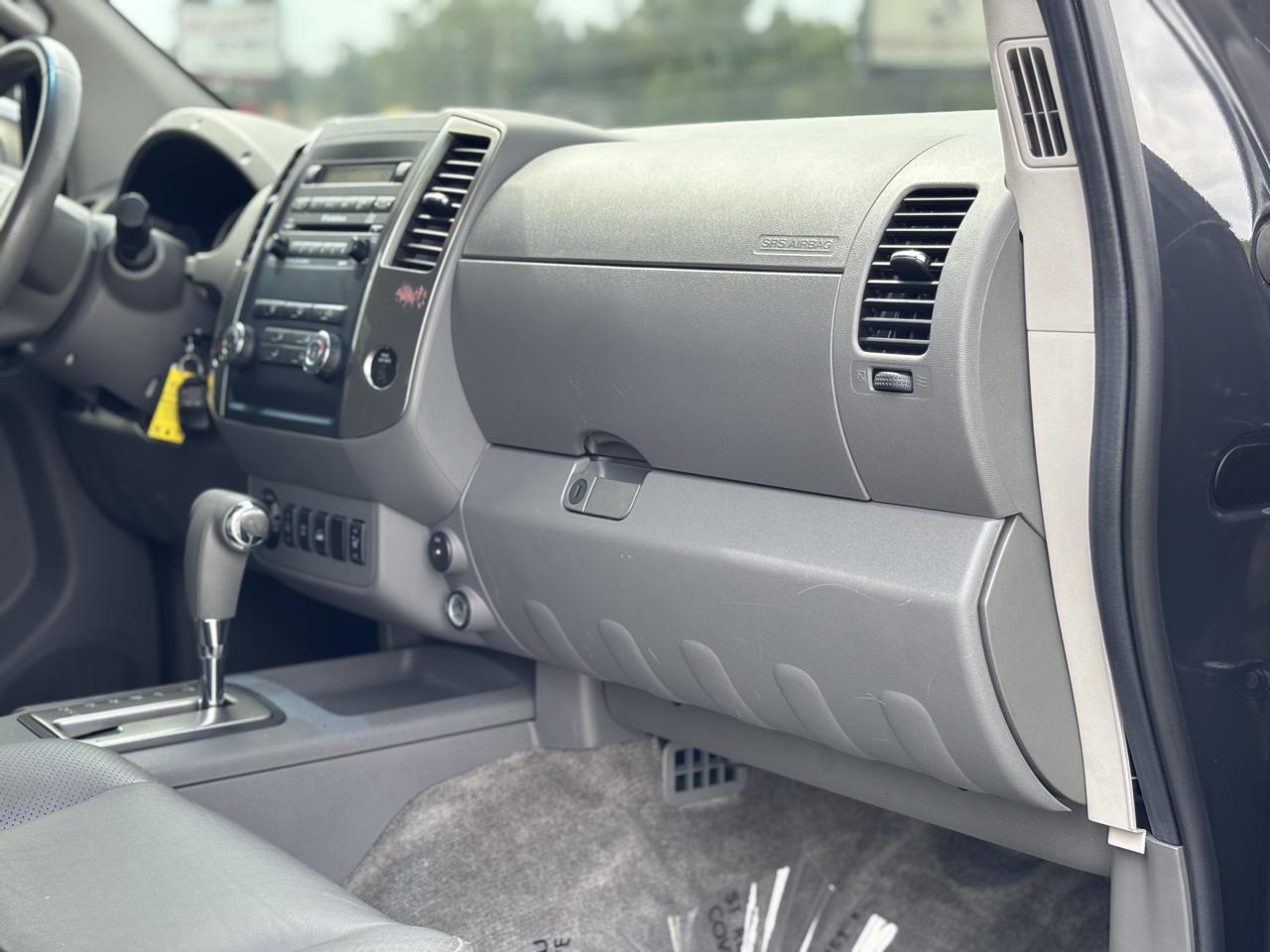 Nissan Frontier SL Crew Cab 4WD 2011
