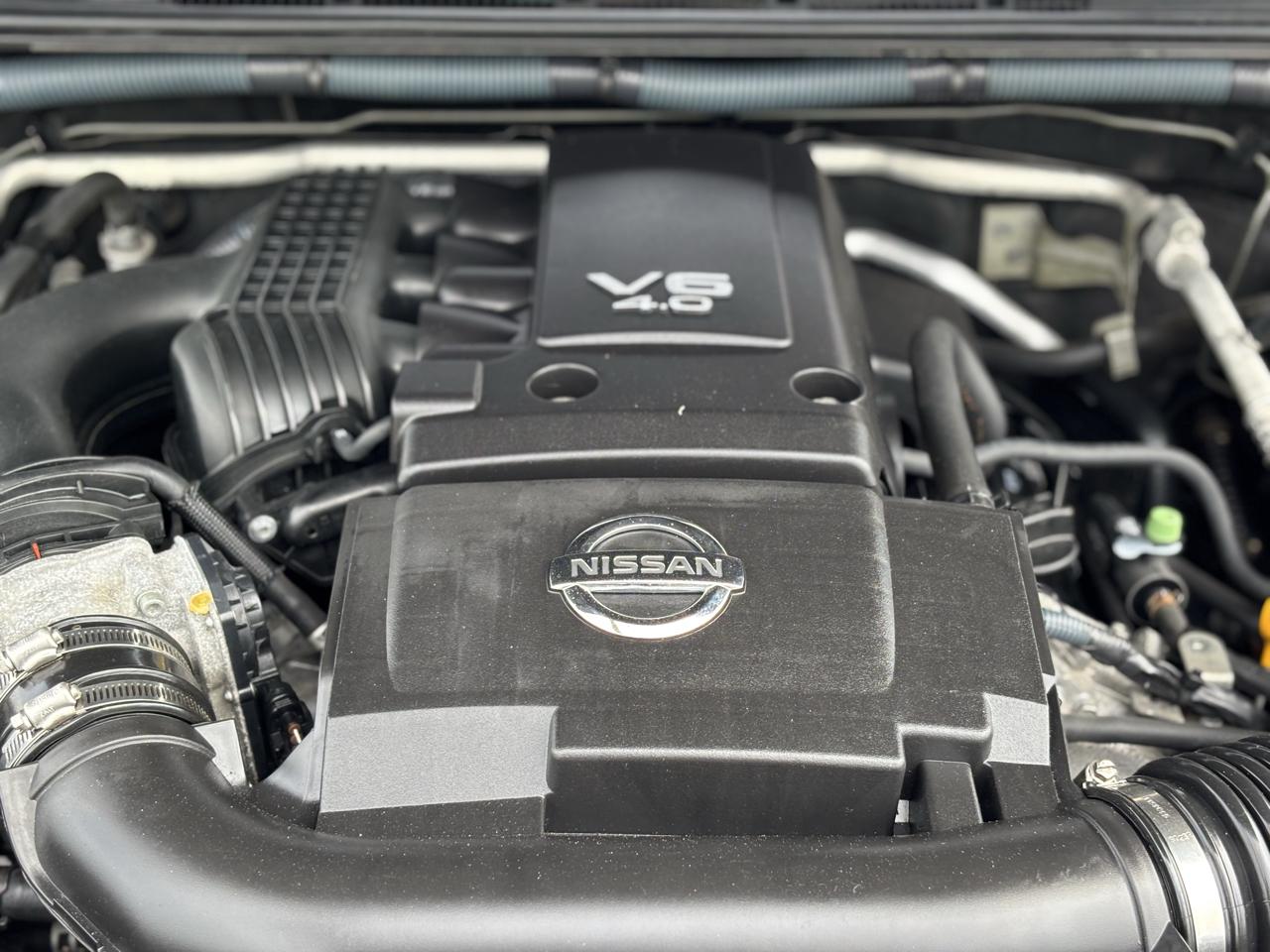 Nissan Frontier SL Crew Cab 4WD 2011