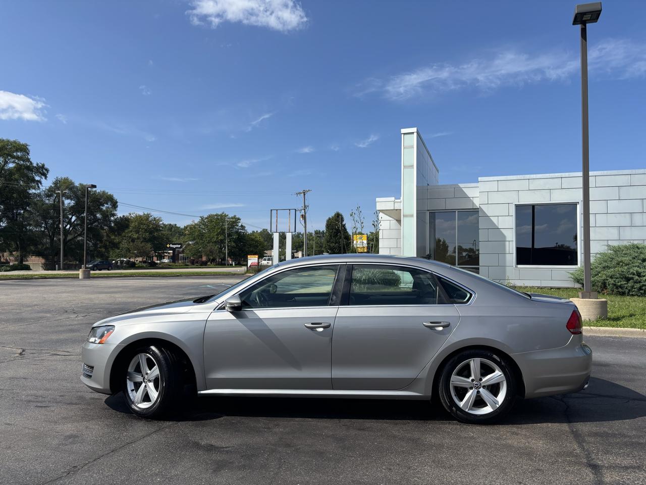 Volkswagen Passat 2.5L SE AT 2012