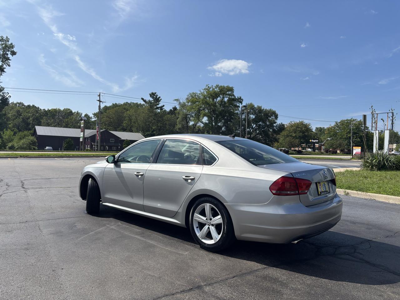 Volkswagen Passat 2.5L SE AT 2012