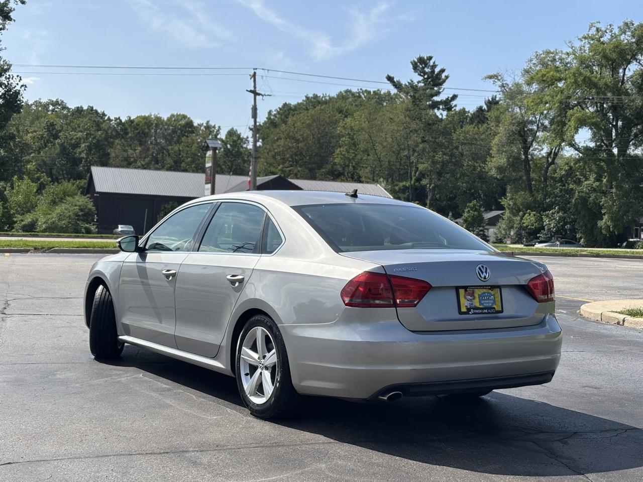 Volkswagen Passat 2.5L SE AT 2012