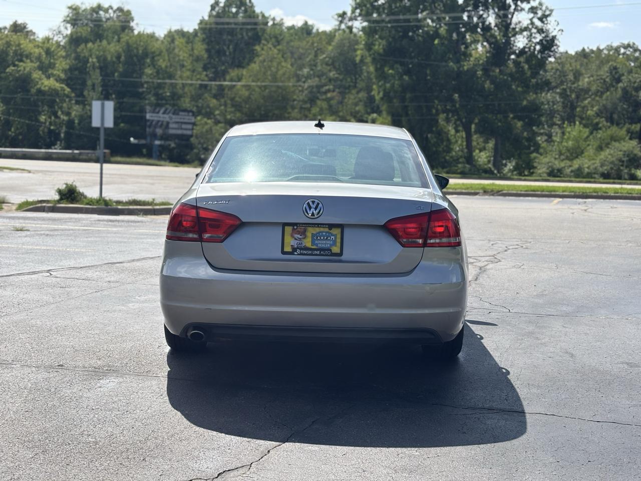 Volkswagen Passat 2.5L SE AT 2012