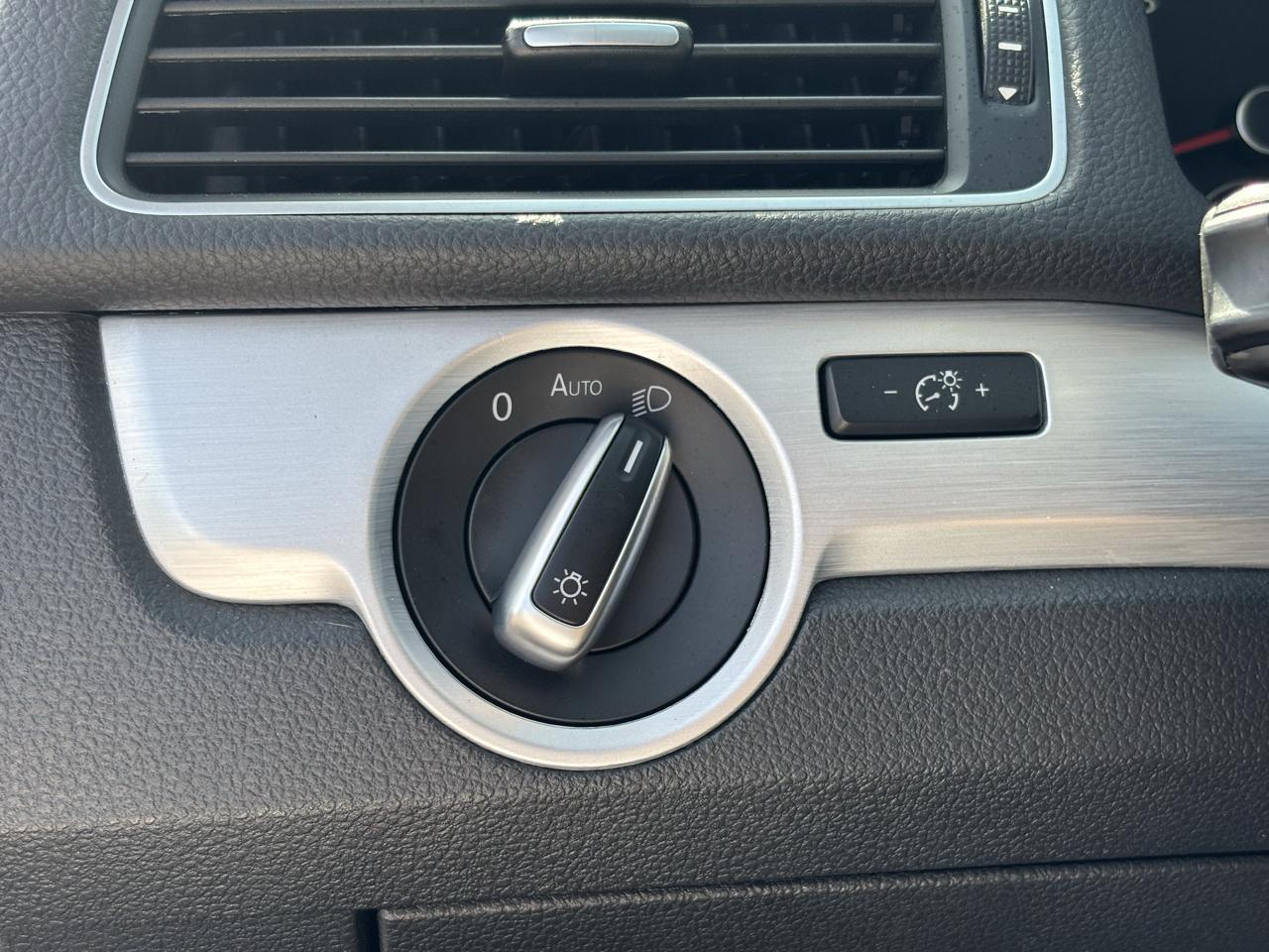 Volkswagen Passat 2.5L SE AT 2012
