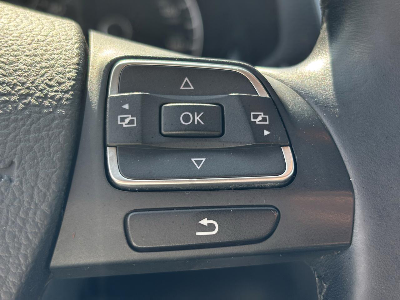 Volkswagen Passat 2.5L SE AT 2012