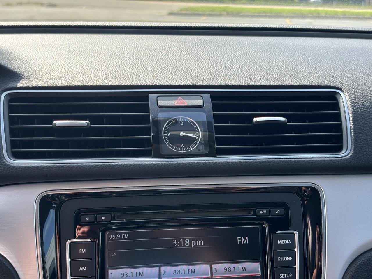 Volkswagen Passat 2.5L SE AT 2012