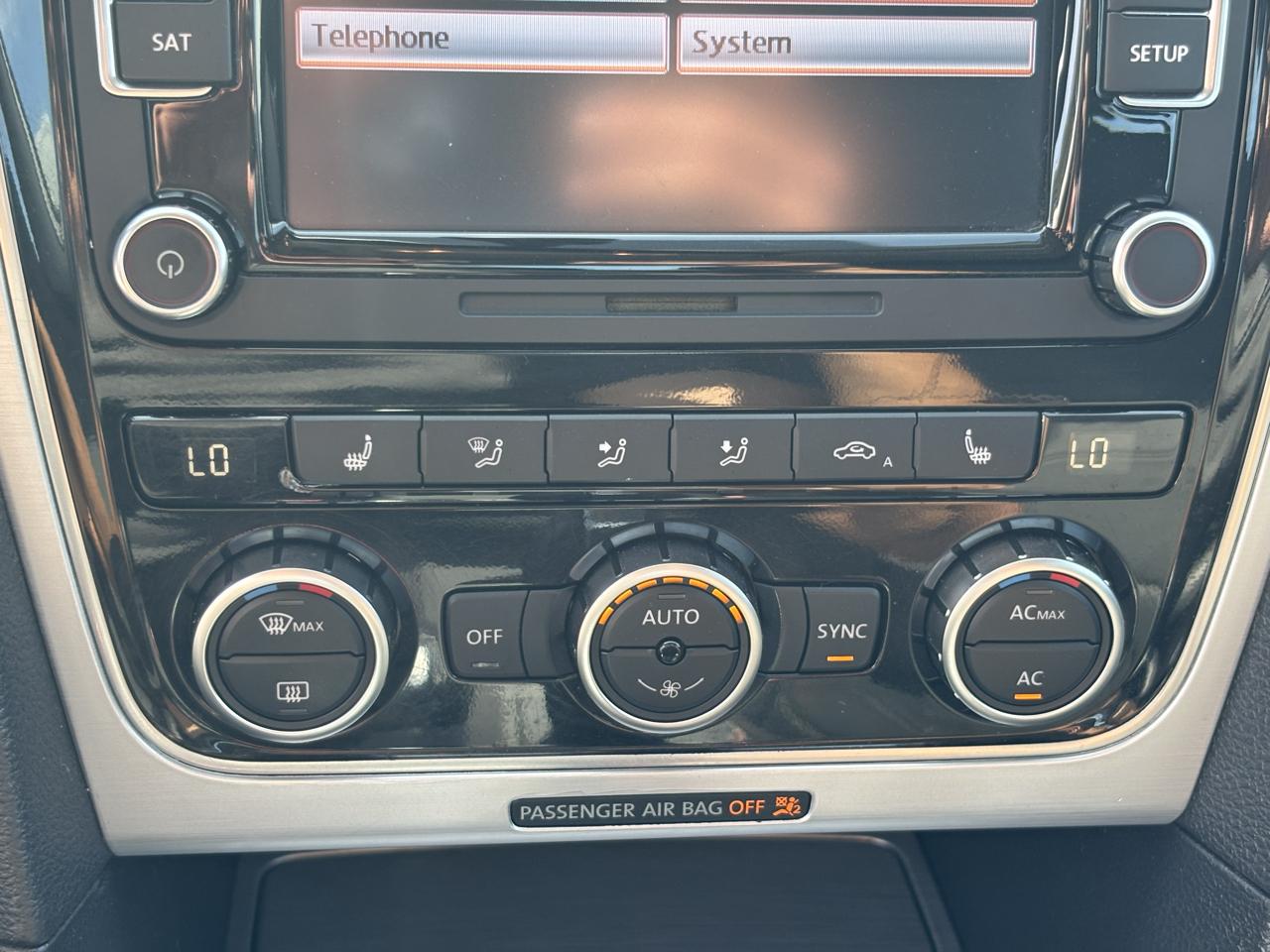 Volkswagen Passat 2.5L SE AT 2012