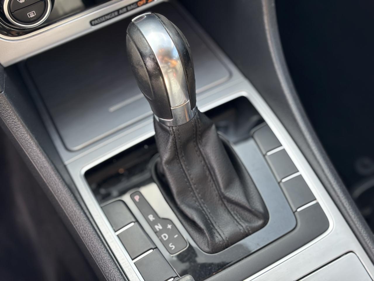 Volkswagen Passat 2.5L SE AT 2012