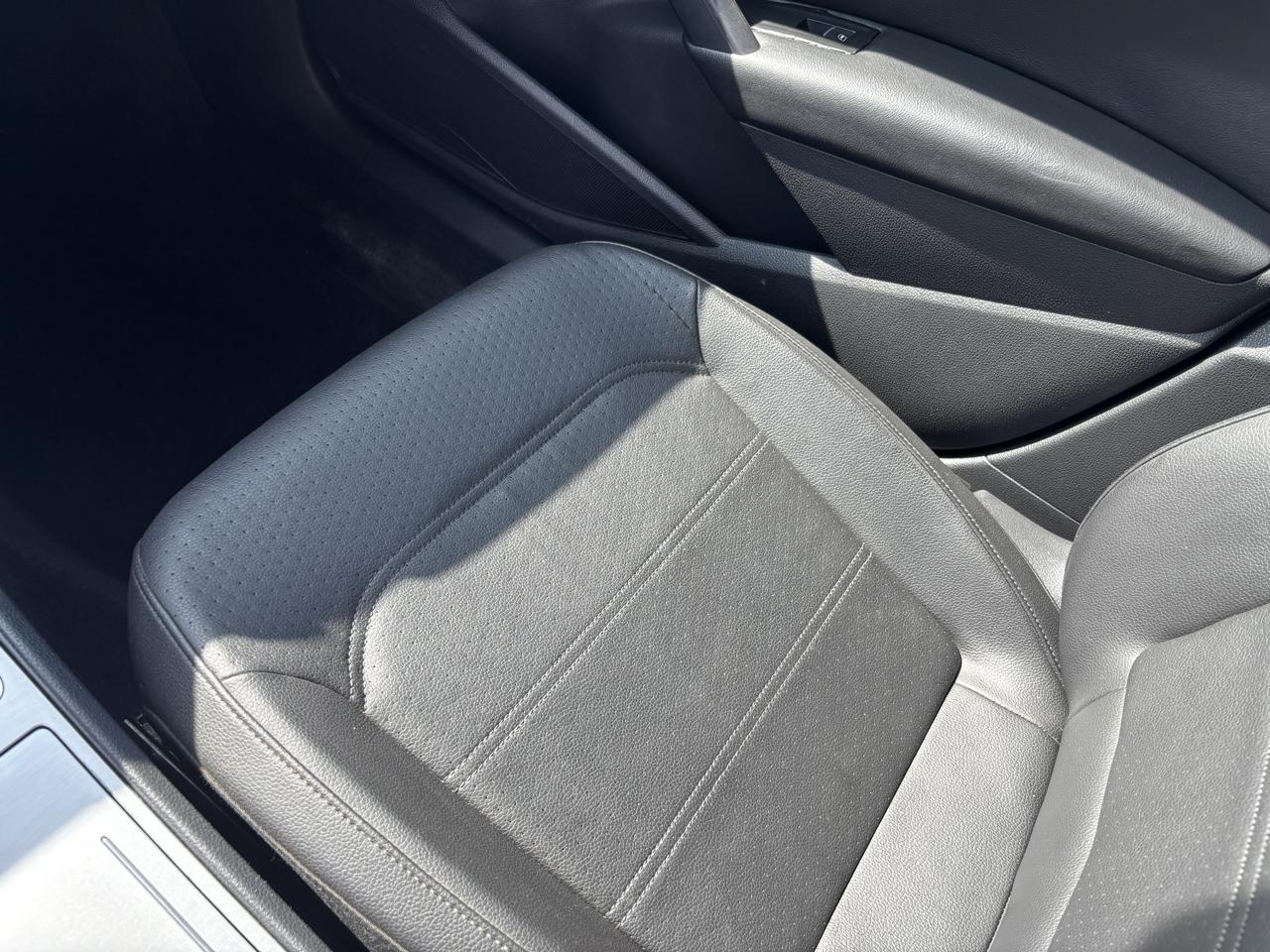 Volkswagen Passat 2.5L SE AT 2012