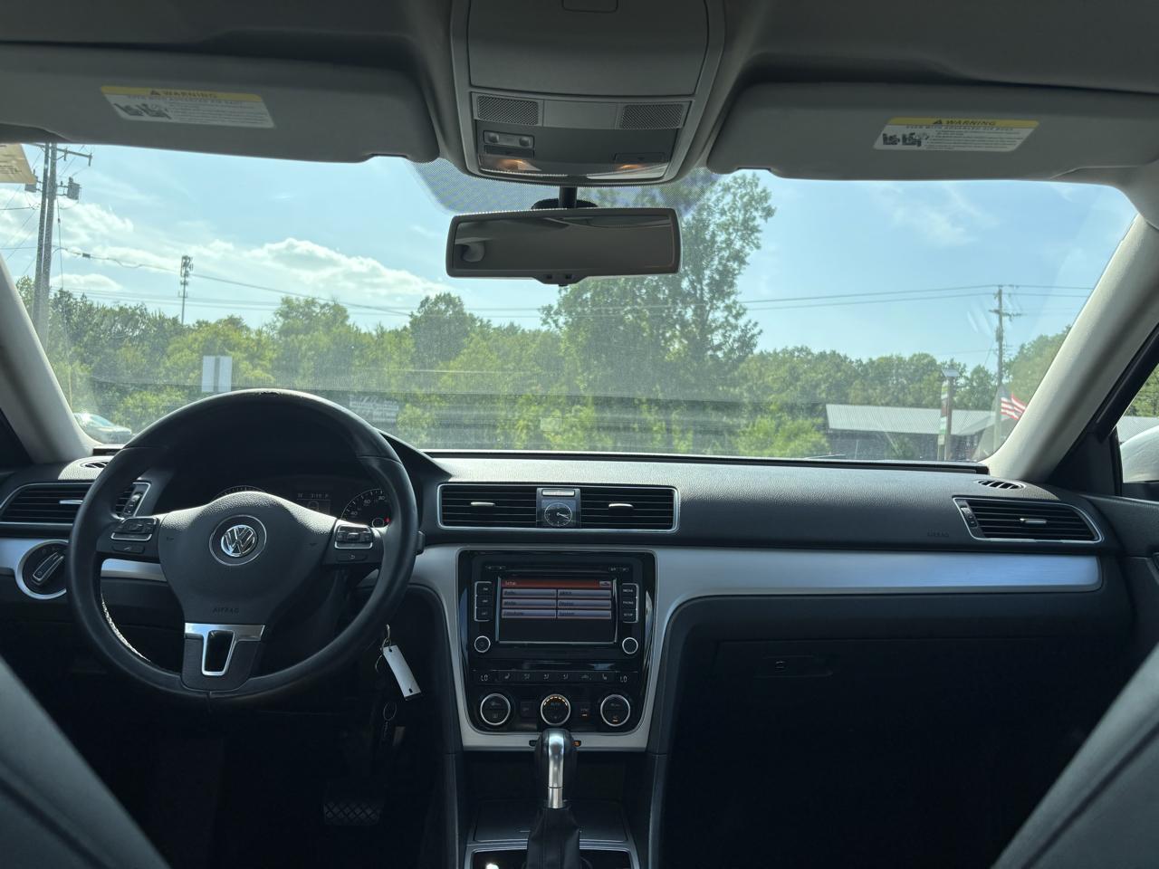 Volkswagen Passat 2.5L SE AT 2012