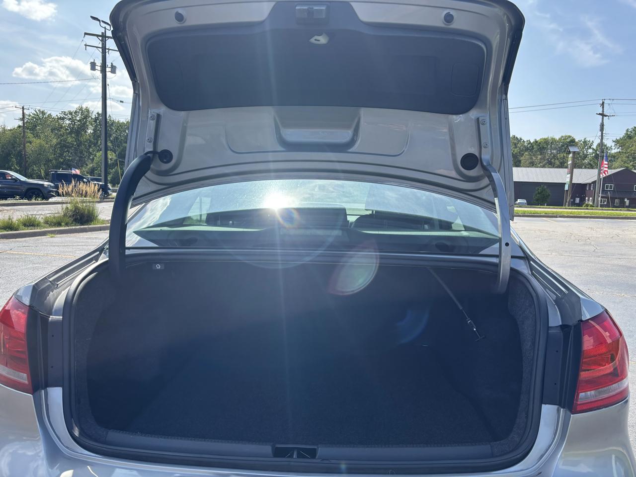 Volkswagen Passat 2.5L SE AT 2012